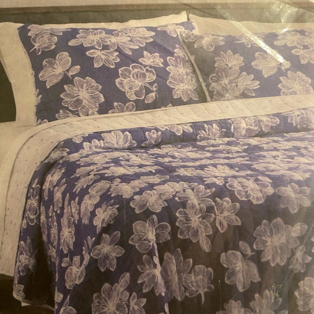 Sonoma Blue and White Floral Quilt Set